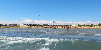 Bild: Blick vom Meer auf den Strand