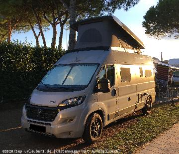 Bild: Kastenwagen Hymer Free 600. Das Aufstelldach beherbergt ein gro&szlig;z&uuml;giges Doppelbett.