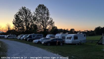 Bild: Es gibt zahlreiche "lange" Stellpl&auml;tze auf Campingplatz Schloss Aigen, die sich besonders f&uuml;r Durchreisende zur Zwischen&uuml;bernachtung eignen, ohne abkuppeln zu m&uuml;ssen.